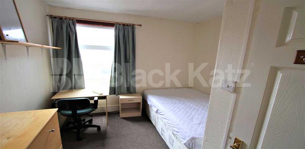 			NEW INSTRUCTION!, 6 Bedroom, 1 bath, 1 reception House			 Hermitage Road, FINSBURY PARK/ STROUD GREEN/ HARRINGAY